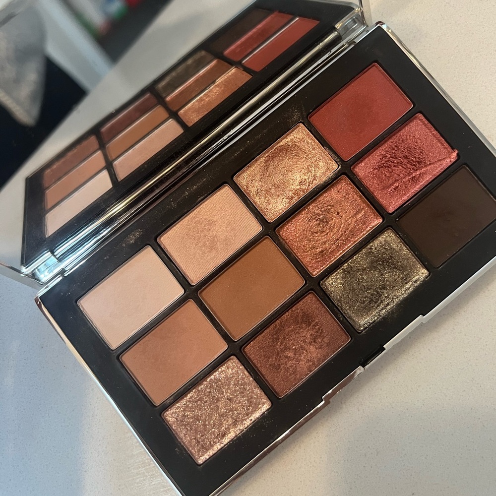 Nars wanted eyeshadow palette